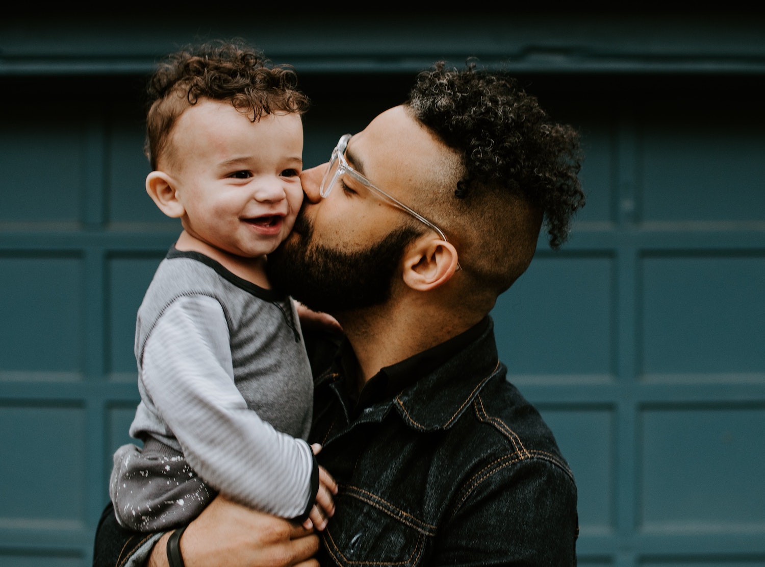 A father with his son thanks to the help of his child custody lawyer.